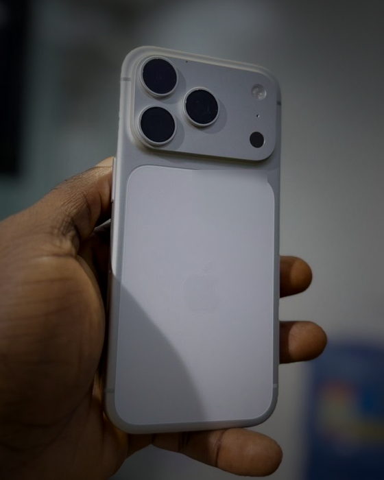 iPhone 17 Pro branco, seminovo, na WN iPhones